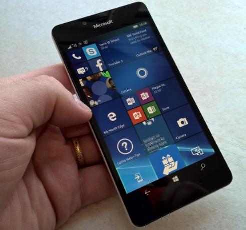 muo-hardwarereview-lumia950-सामने