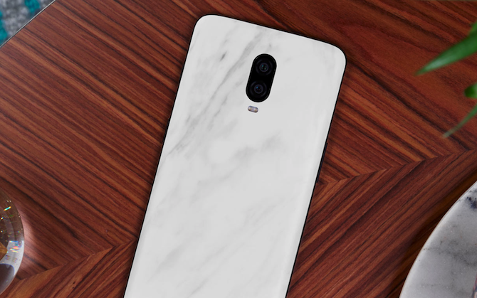 OnePlus 6T Dbrand स्किन