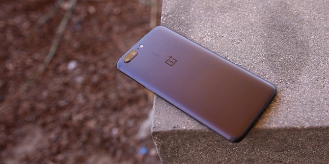 oneplus 5 बैक फोन