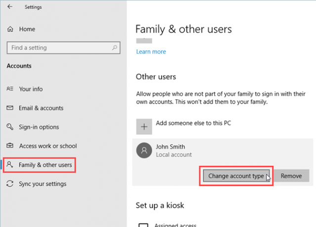 Windows 10 सेटिंग्स में अन्य उपयोगकर्ताओं के अंतर्गत खाता बदलें प्रकार पर क्लिक करें