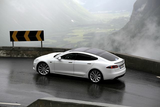 640px-EV_Rally_Trollstigen_Tesla_Model_S